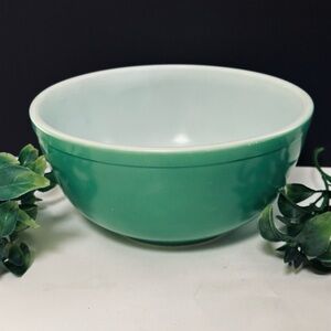 Vintage Pyrex Teal Green Round Mixing Bowl 2.5 Qt Made in USA 1950’s